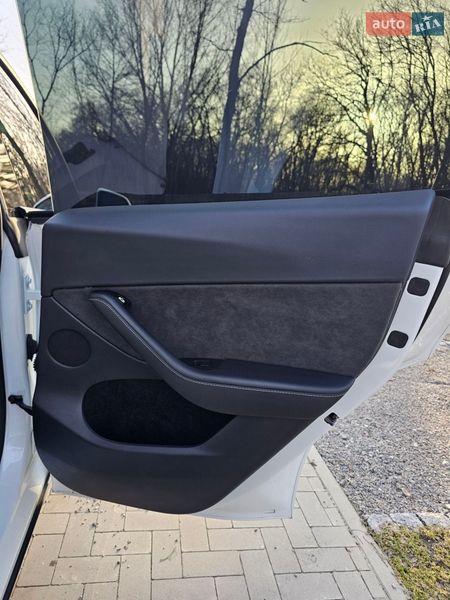 Внедорожник / Кроссовер Tesla Model Y 2023 в Днепре