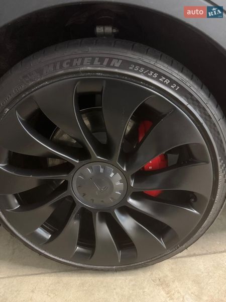 Внедорожник / Кроссовер Tesla Model Y 2024 в Киеве