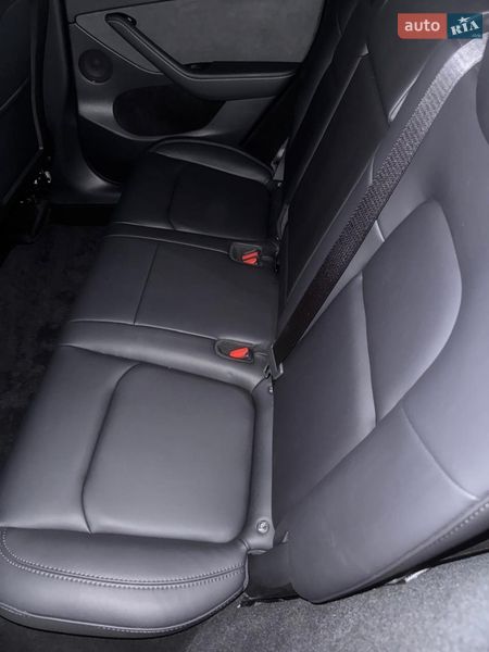 Внедорожник / Кроссовер Tesla Model Y 2024 в Киеве