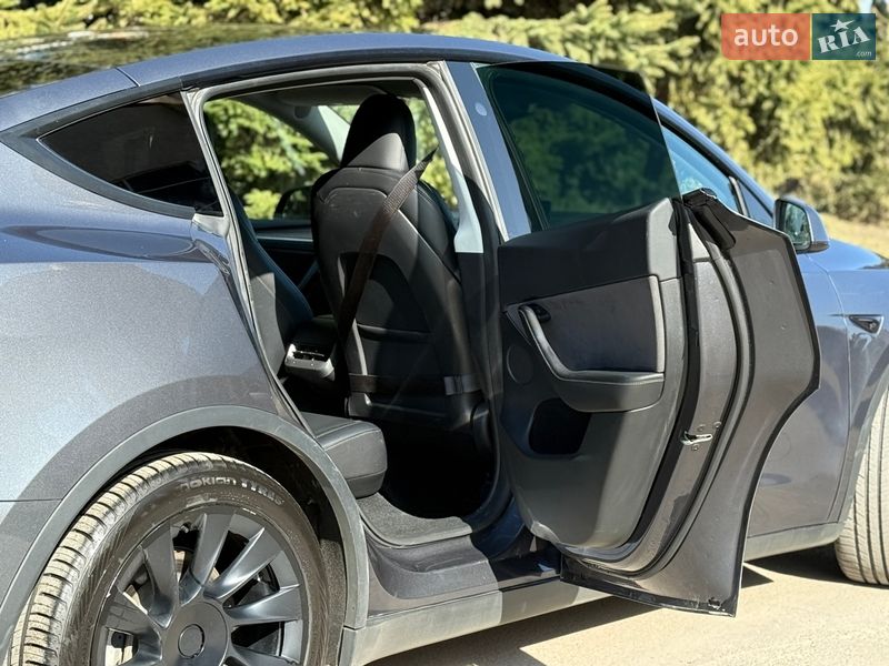 Внедорожник / Кроссовер Tesla Model Y 2023 в Тернополе