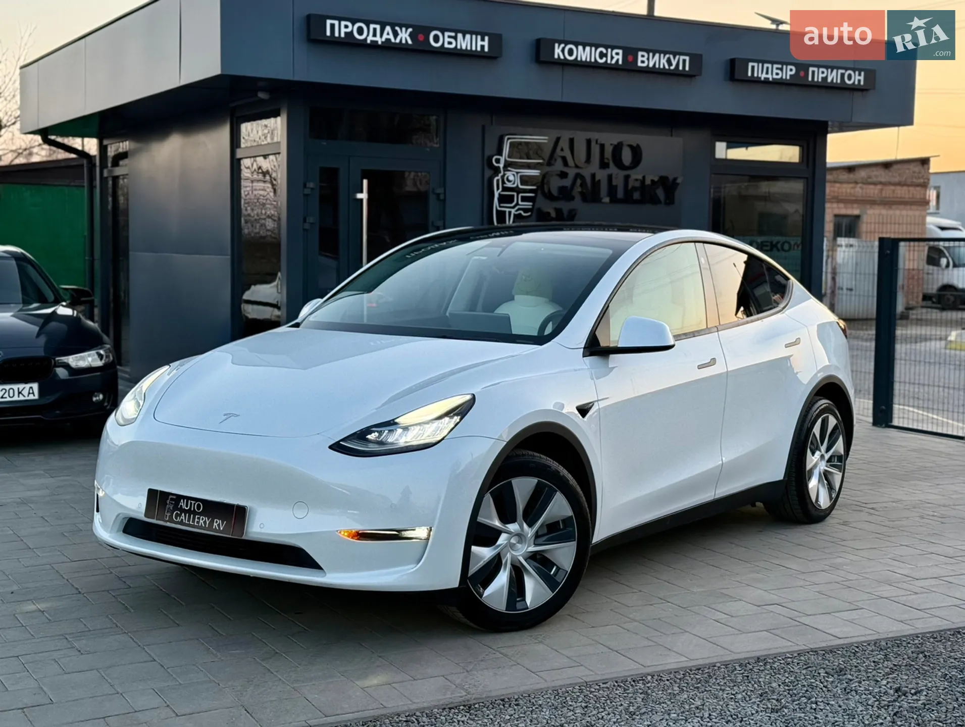 2022 Tesla Model Y - фото 1