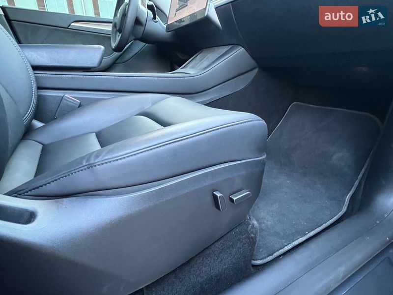 Внедорожник / Кроссовер Tesla Model Y 2023 в Ровно