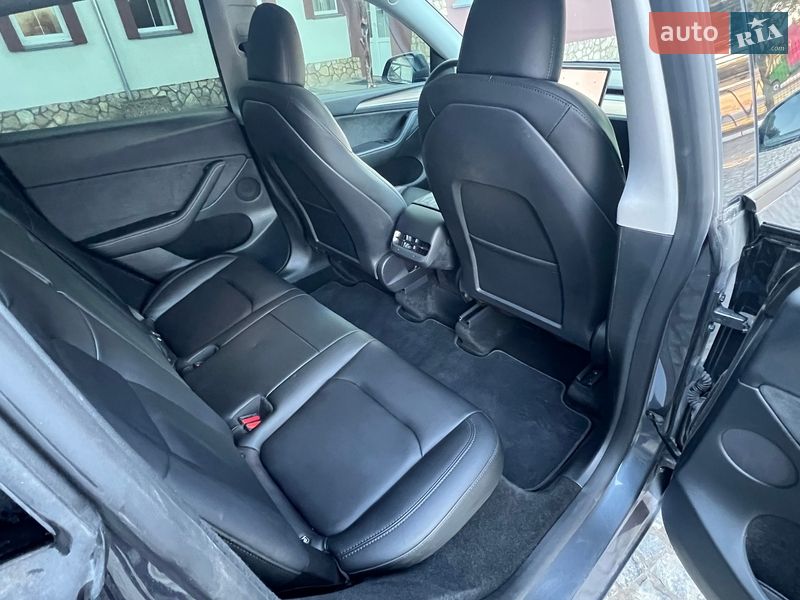 Внедорожник / Кроссовер Tesla Model Y 2023 в Ровно