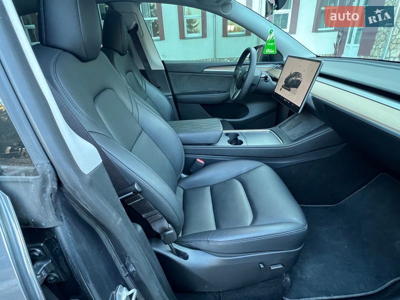 Внедорожник / Кроссовер Tesla Model Y 2023 в Ровно