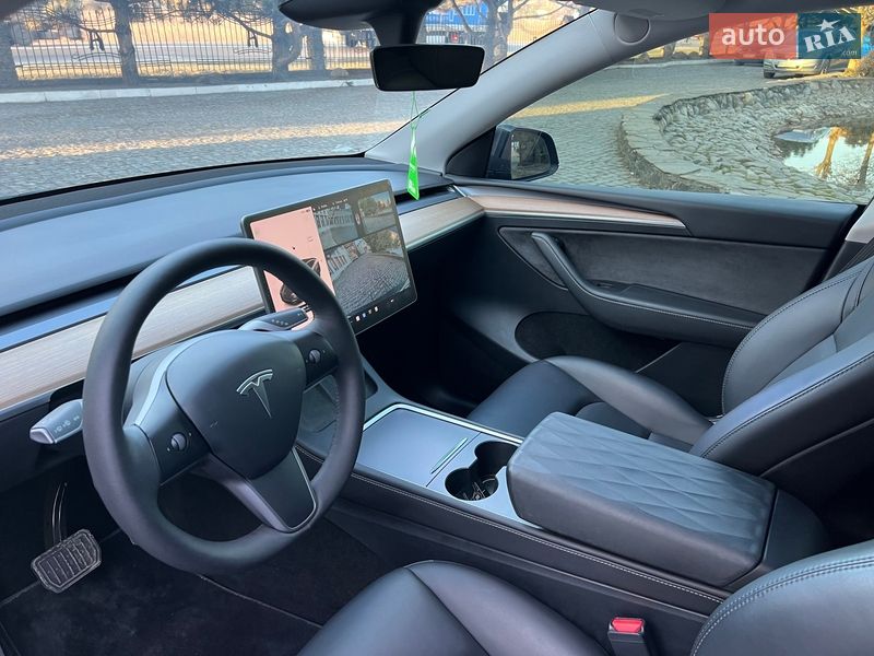 Внедорожник / Кроссовер Tesla Model Y 2023 в Ровно