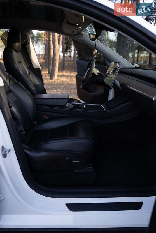 Позашляховик / Кросовер Tesla Model Y 2021 в Києві