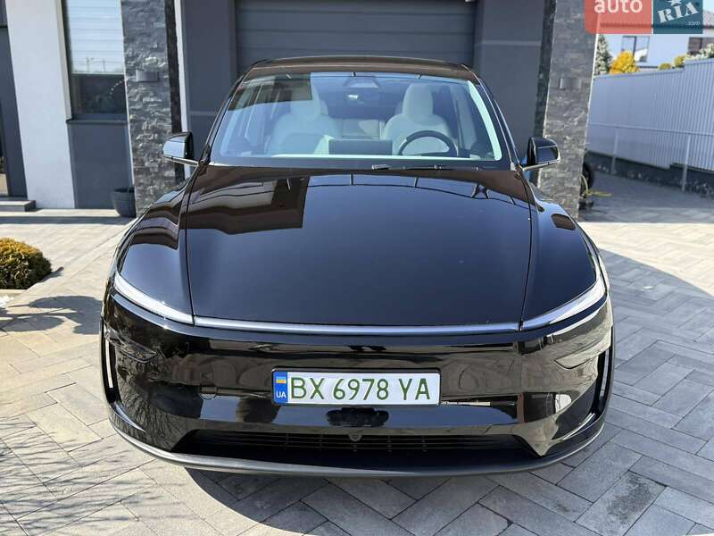 Tesla Model Y 2025