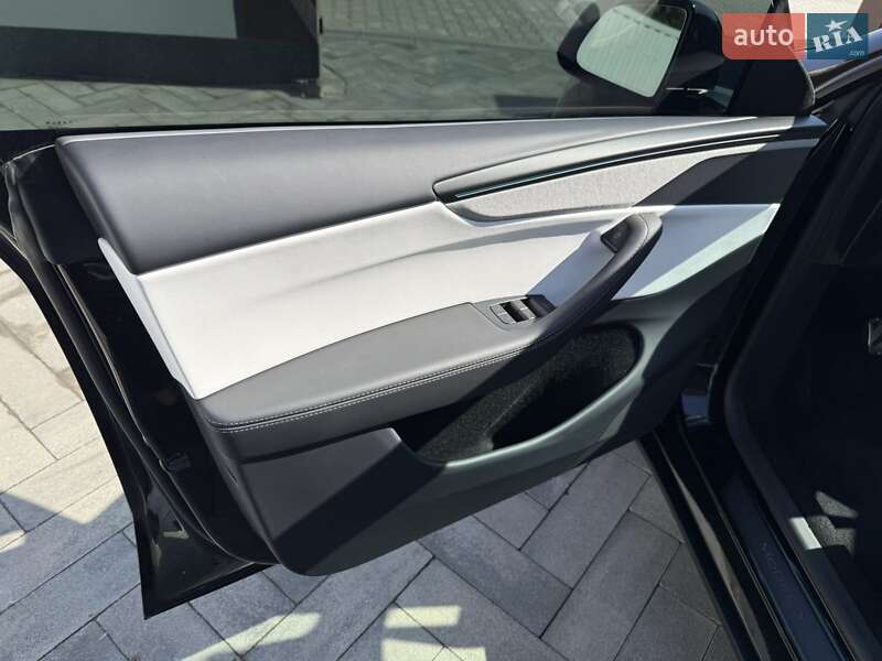 Позашляховик / Кросовер Tesla Model Y 2025 в Хмельницькому