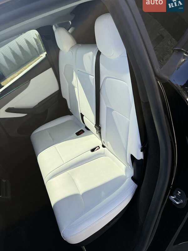 Позашляховик / Кросовер Tesla Model Y 2025 в Хмельницькому