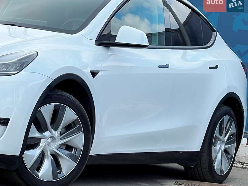 Внедорожник / Кроссовер Tesla Model Y 2023 в Киеве