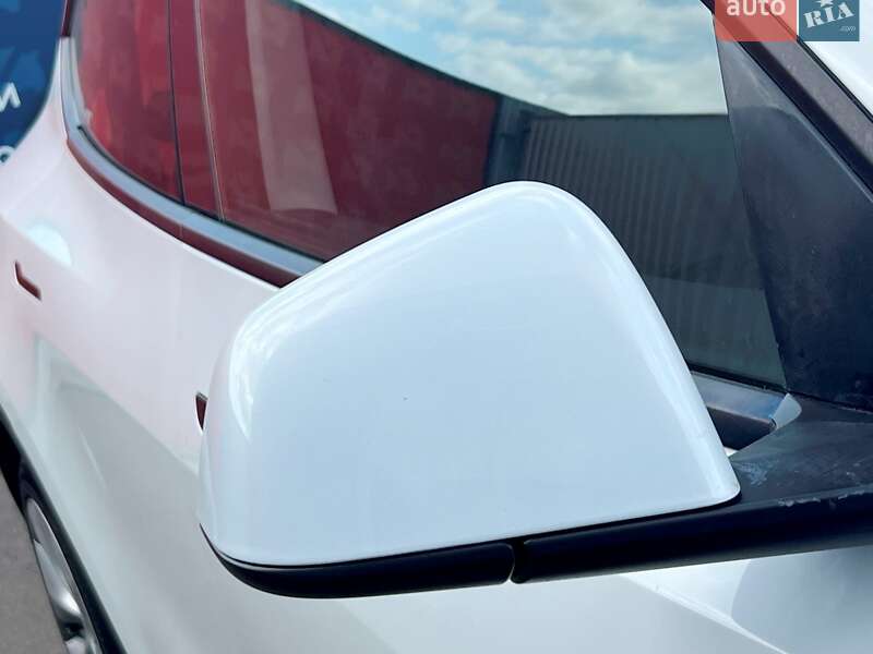 Внедорожник / Кроссовер Tesla Model Y 2023 в Киеве