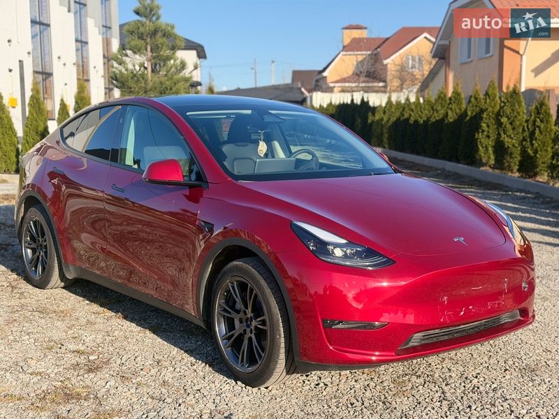 Tesla Model Y 2024