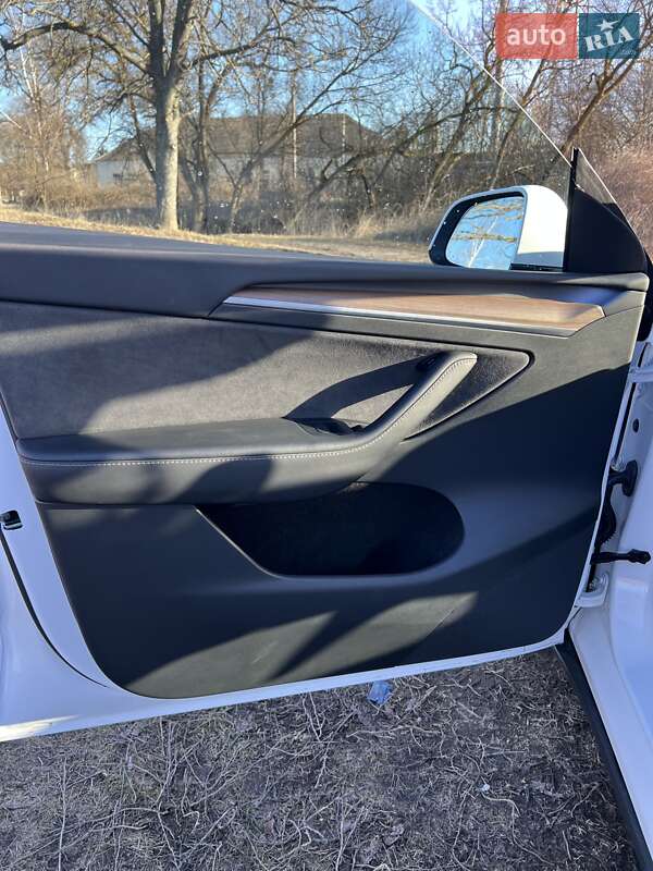 Позашляховик / Кросовер Tesla Model Y 2024 в Полтаві