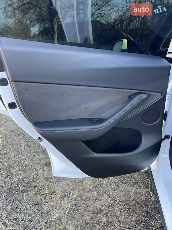 Позашляховик / Кросовер Tesla Model Y 2024 в Полтаві
