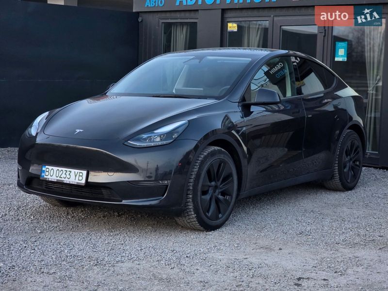 Tesla Model Y 2024
