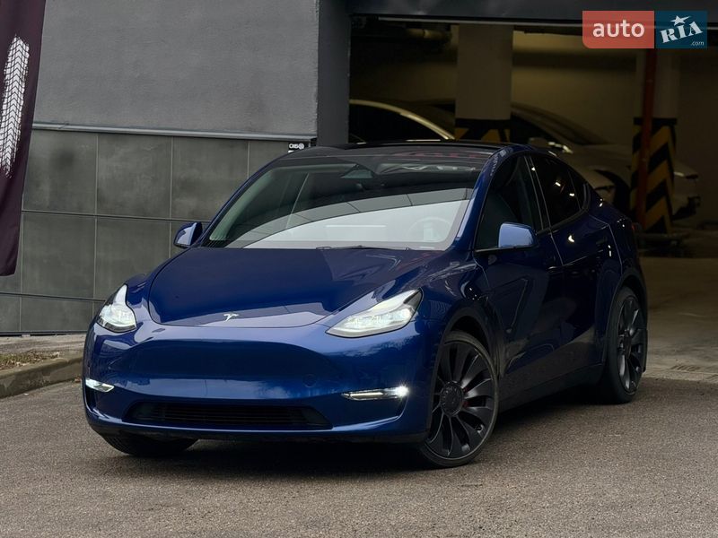 Tesla Model Y 2024