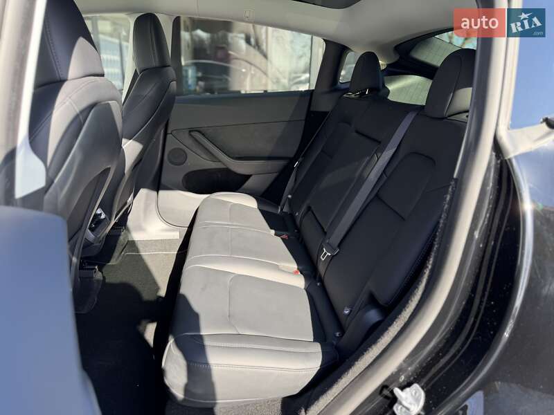 Позашляховик / Кросовер Tesla Model Y 2024 в Києві