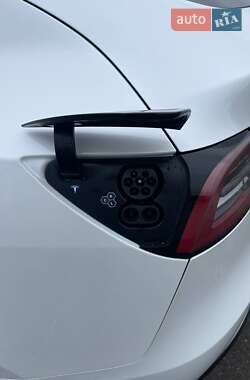 Внедорожник / Кроссовер Tesla Model Y 2023 в Киеве