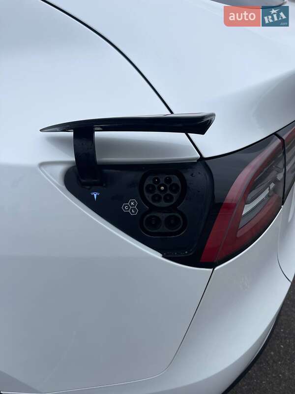 Позашляховик / Кросовер Tesla Model Y 2023 в Києві фото 14 Позашляховик / Кросовер Tesla Model Y 2023 в Києві