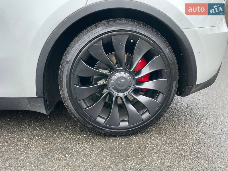 Внедорожник / Кроссовер Tesla Model Y 2022 в Киеве