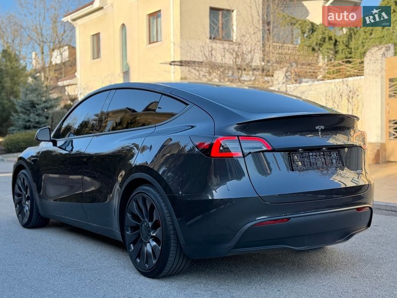 Позашляховик / Кросовер Tesla Model Y 2024 в Одесі фото 17 Позашляховик / Кросовер Tesla Model Y 2024 в Одесі