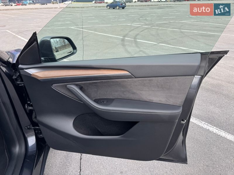 Внедорожник / Кроссовер Tesla Model Y 2024 в Днепре