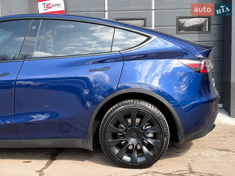 Внедорожник / Кроссовер Tesla Model Y 2023 в Киеве