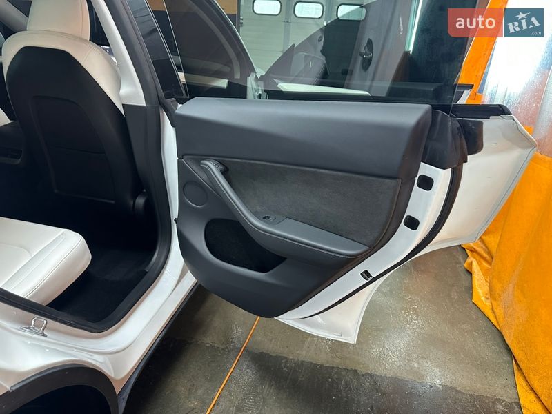 Внедорожник / Кроссовер Tesla Model Y 2024 в Днепре