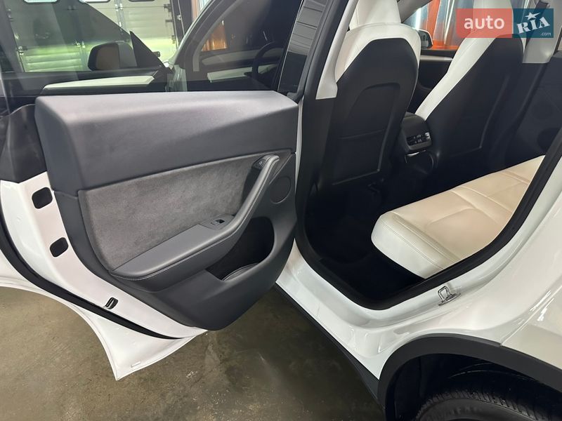 Внедорожник / Кроссовер Tesla Model Y 2024 в Днепре