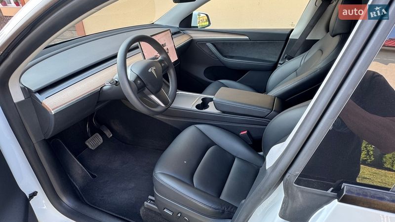 Позашляховик / Кросовер Tesla Model Y 2023 в Івано-Франківську