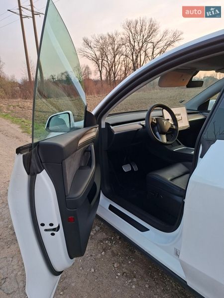 Внедорожник / Кроссовер Tesla Model Y 2023 в Львове