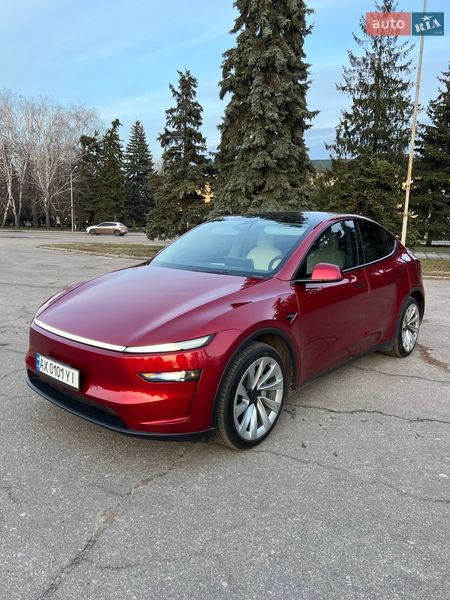 Tesla Model Y 2025