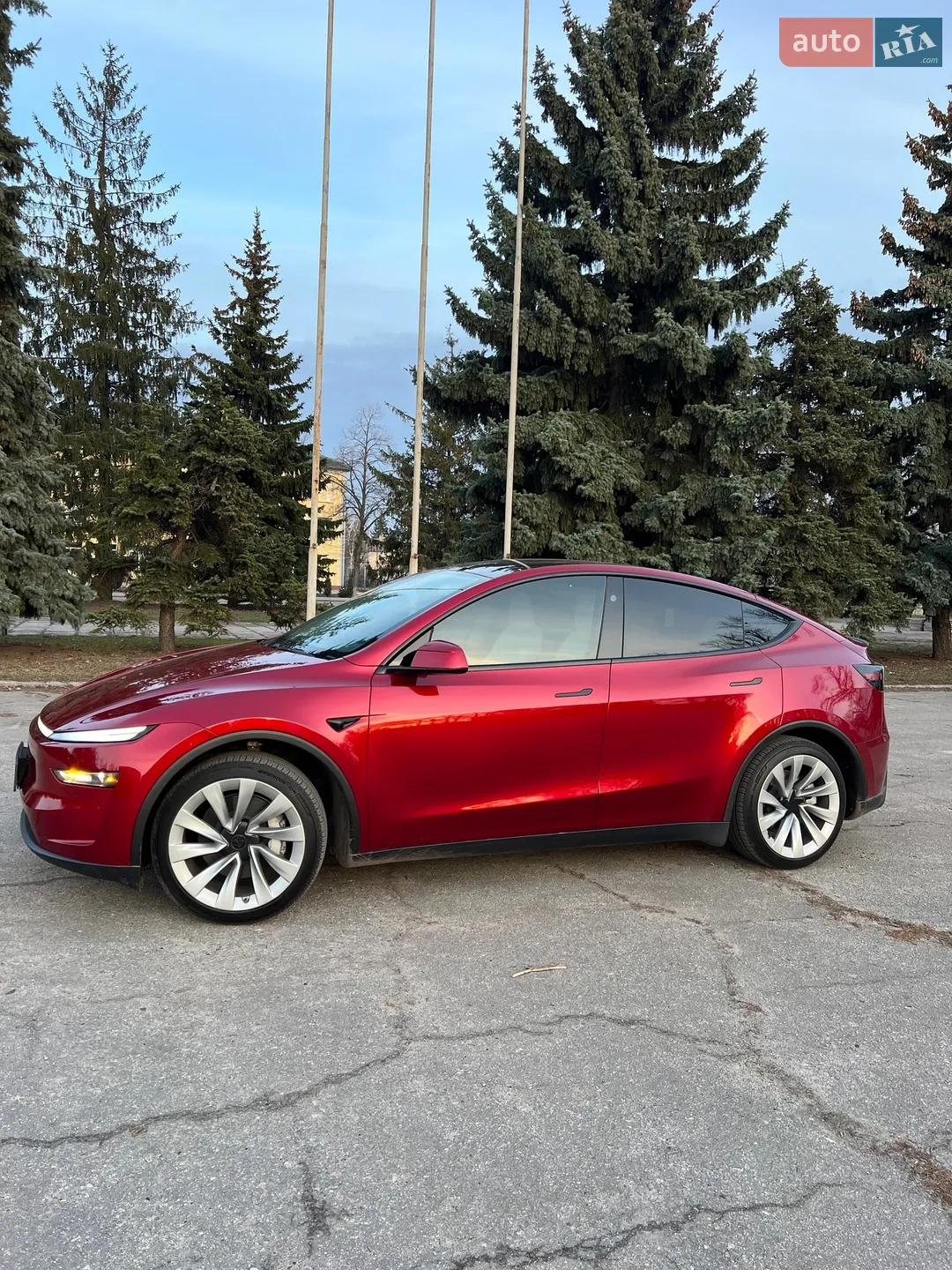 2025 Tesla Model Y - мініатюра 15