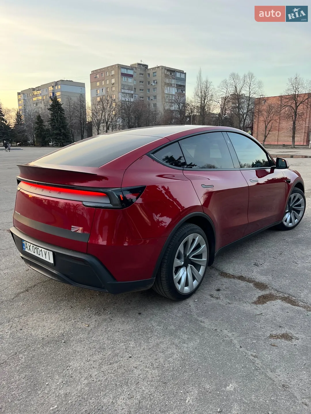 2025 Tesla Model Y - мініатюра 8