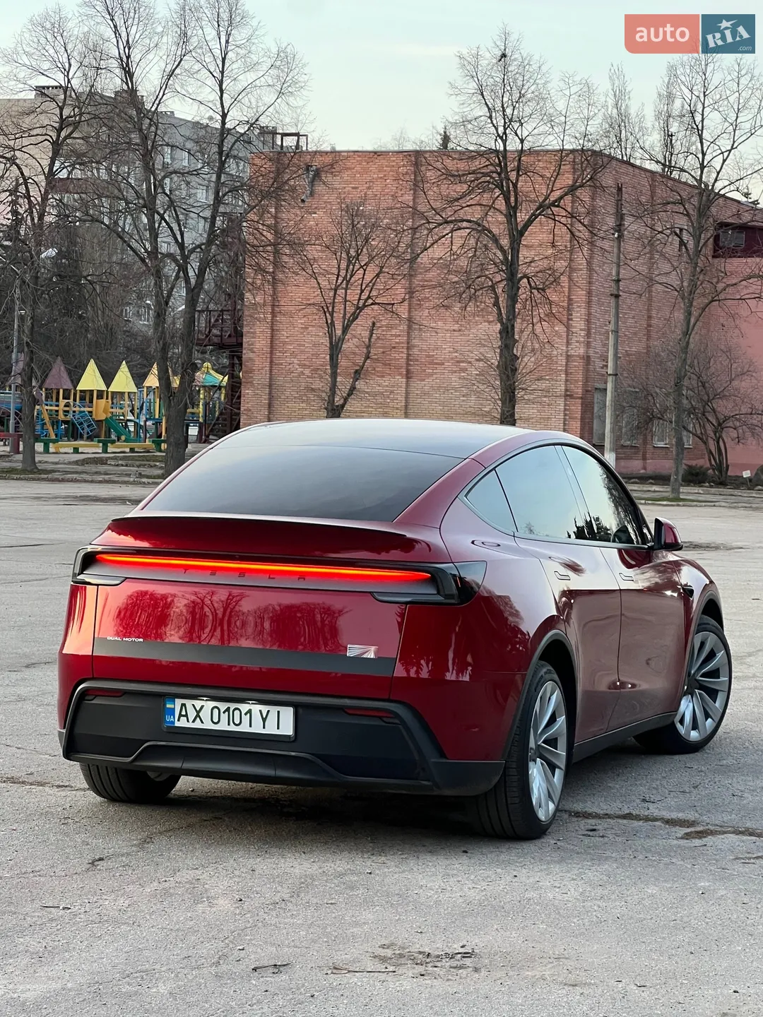 2025 Tesla Model Y - мініатюра 18
