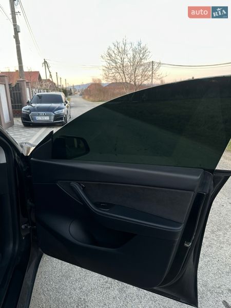 Внедорожник / Кроссовер Tesla Model Y 2021 в Ужгороде
