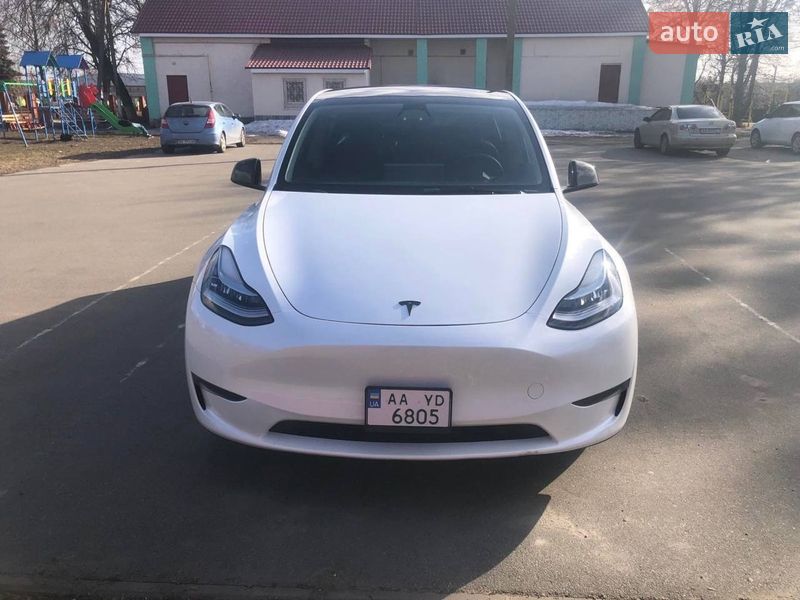Tesla Model Y 2023