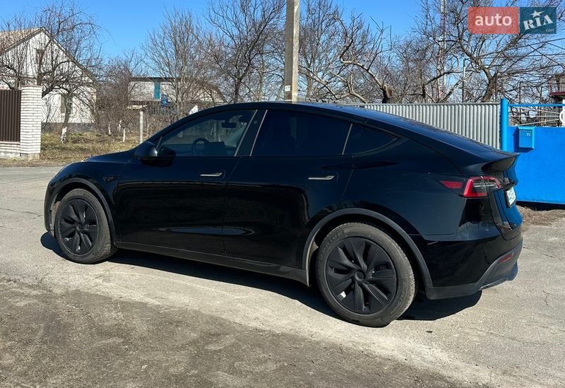 Внедорожник / Кроссовер Tesla Model Y 2023 в Киеве