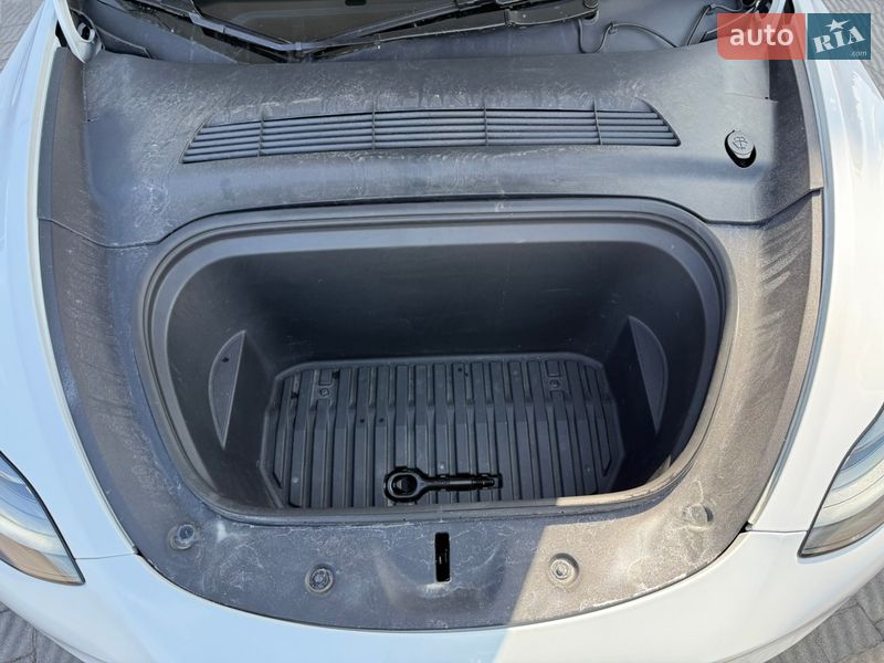 Внедорожник / Кроссовер Tesla Model Y 2024 в Стрые