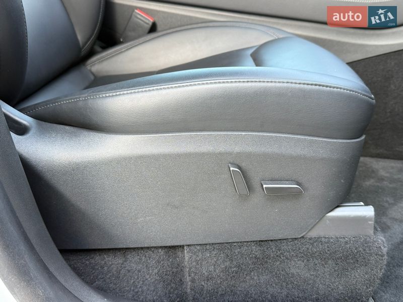 Внедорожник / Кроссовер Tesla Model Y 2024 в Стрые