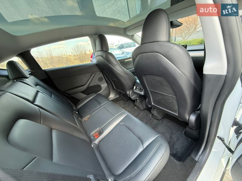 Внедорожник / Кроссовер Tesla Model Y 2024 в Стрые