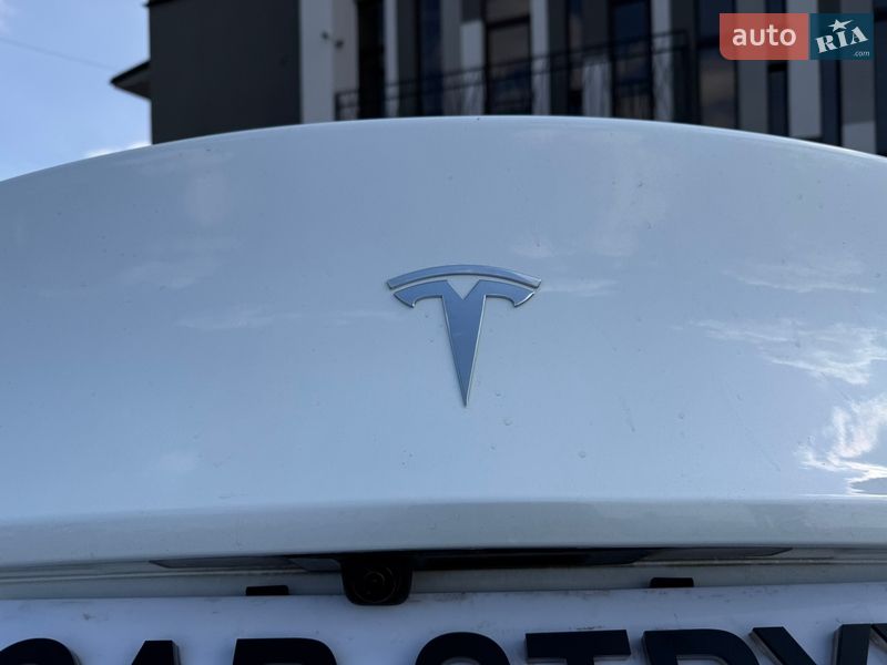 Внедорожник / Кроссовер Tesla Model Y 2024 в Стрые