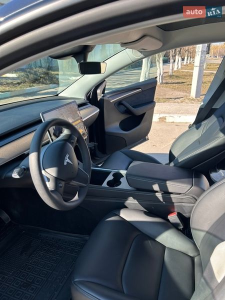 Внедорожник / Кроссовер Tesla Model Y 2024 в Киеве