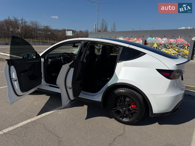 Позашляховик / Кросовер Tesla Model Y 2022 в Києві фото 18 Позашляховик / Кросовер Tesla Model Y 2022 в Києві
