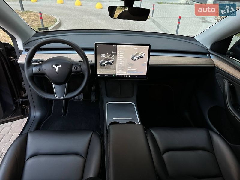 Внедорожник / Кроссовер Tesla Model Y 2024 в Киеве