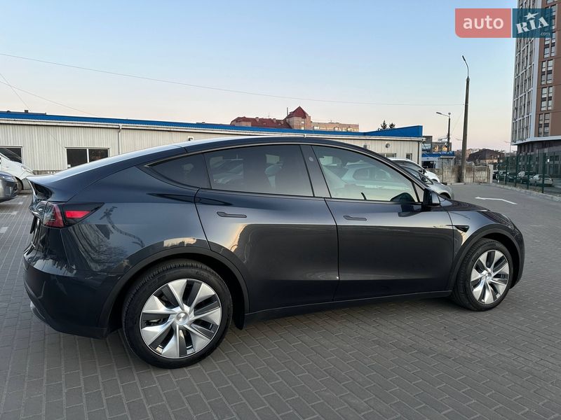 Внедорожник / Кроссовер Tesla Model Y 2024 в Киеве