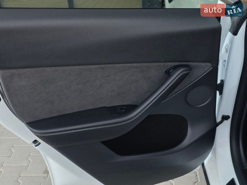 Позашляховик / Кросовер Tesla Model Y 2022 в Тернополі фото 31 Позашляховик / Кросовер Tesla Model Y 2022 в Тернополі