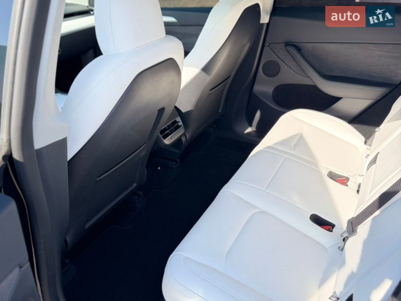 Позашляховик / Кросовер Tesla Model Y 2024 в Києві фото 16 Позашляховик / Кросовер Tesla Model Y 2024 в Києві