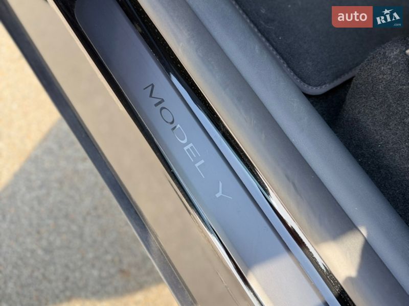 Позашляховик / Кросовер Tesla Model Y 2024 в Києві фото 18 Позашляховик / Кросовер Tesla Model Y 2024 в Києві