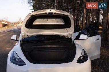 Внедорожник / Кроссовер Tesla Model Y 2021 в Киеве